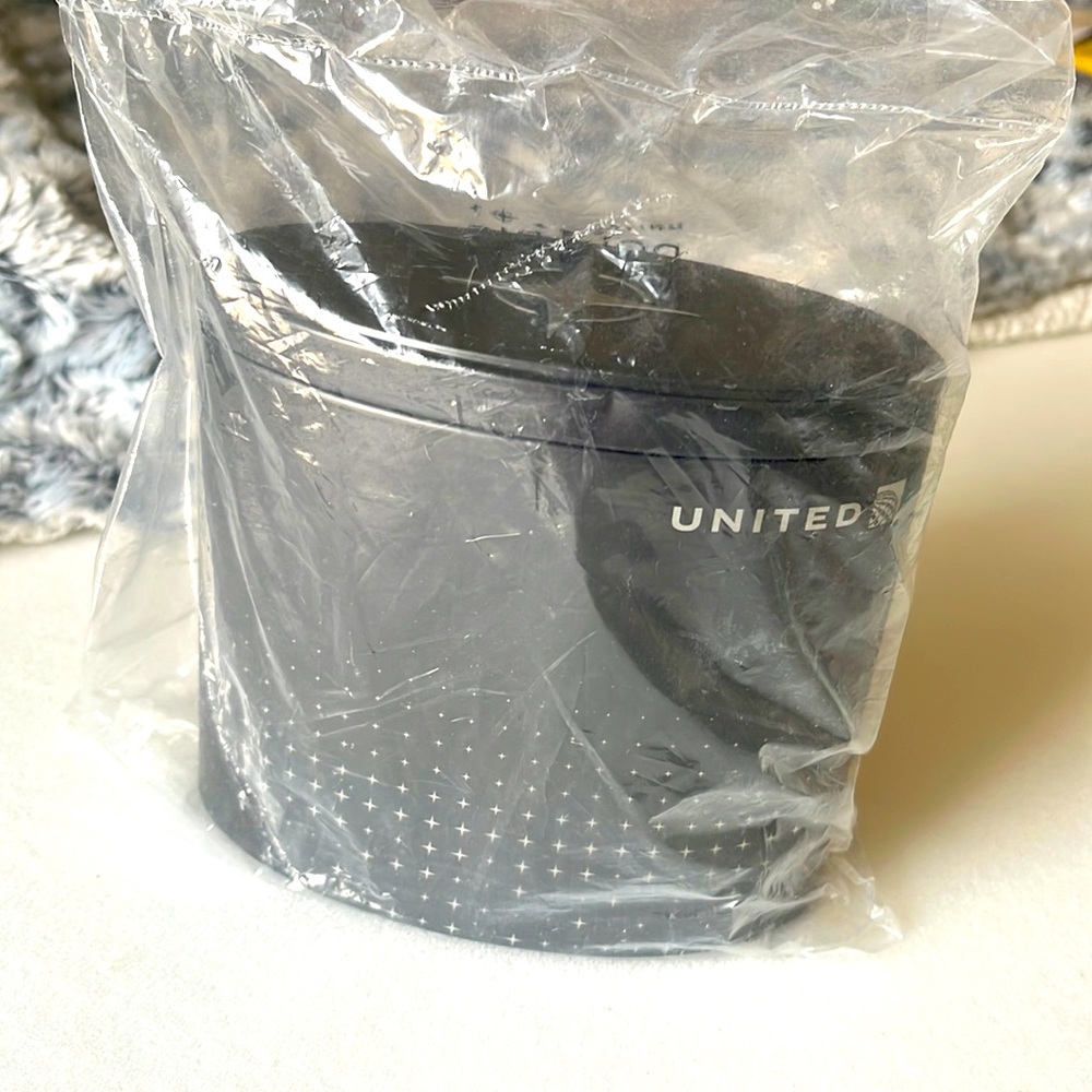 Vintage United Airlines souvenir collectors tin 1st class amenity Travel kit